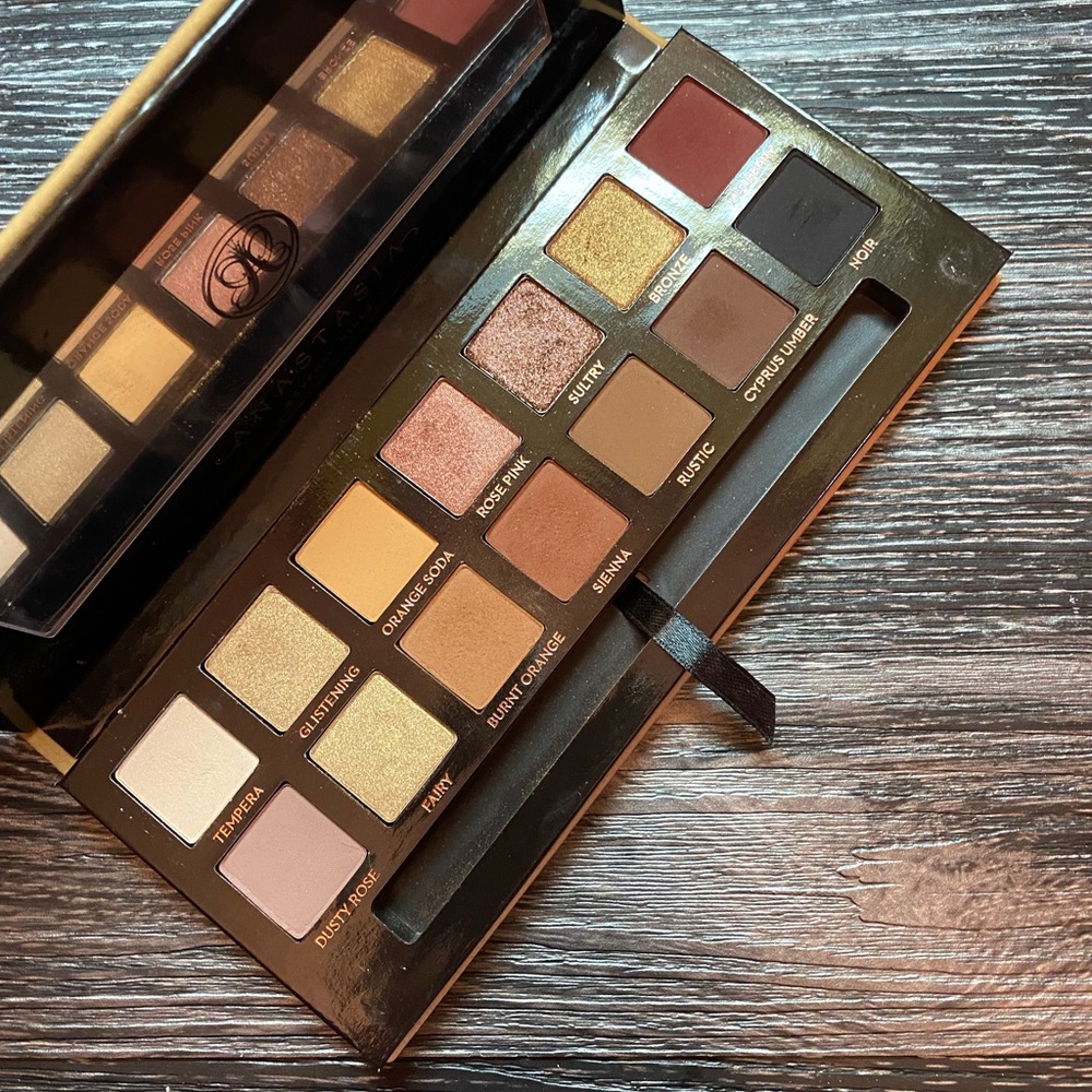 Anastasia Beverly Hills Soft Glam